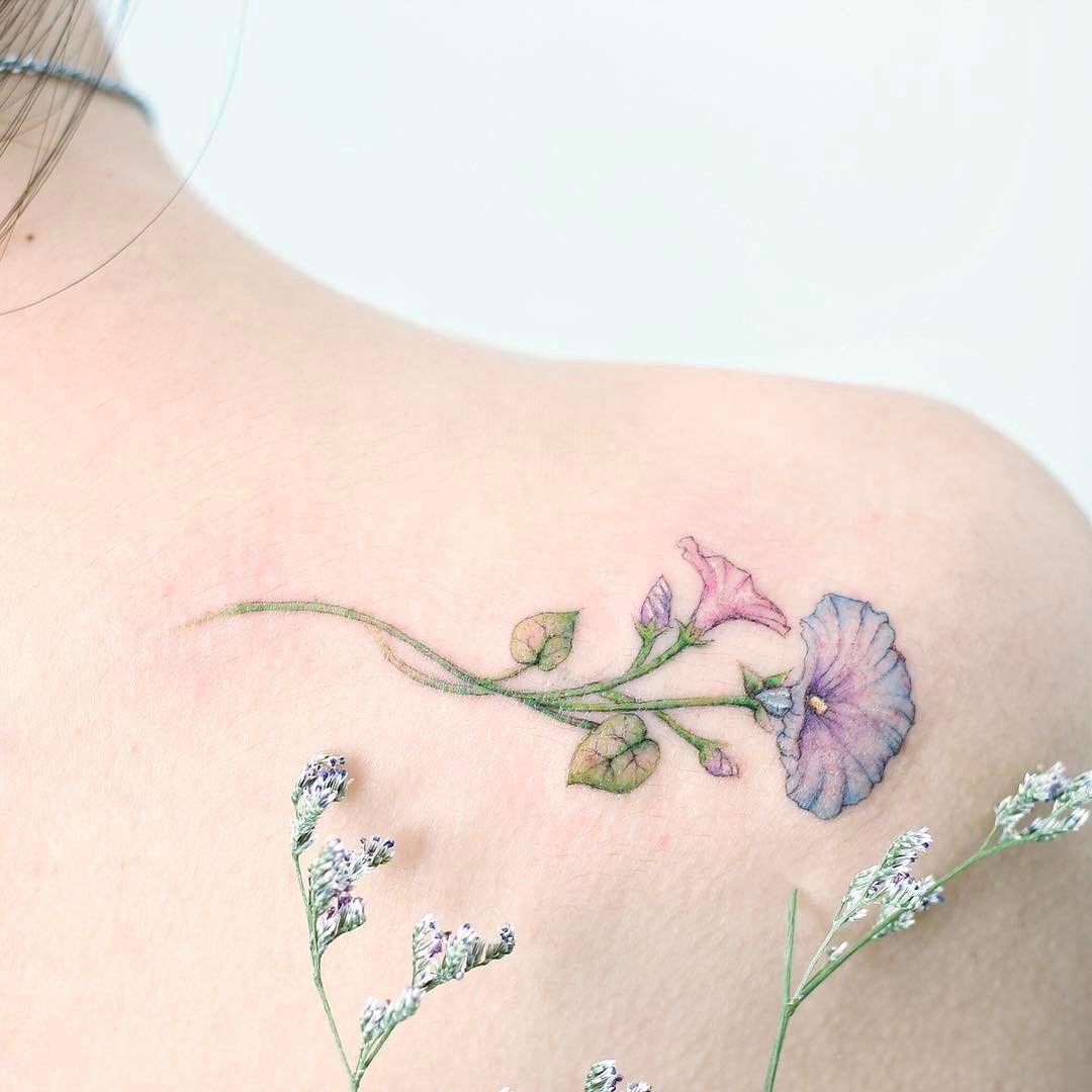 Невесомые нежные татуировки, которые украсят даже самое хрупкое тело.