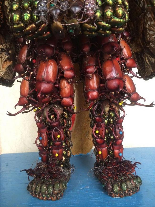 статуи из тысяч мёртвых жуков, скульптуры из тысяч мёртвых жуков, Йонджи Инамура, Yoneji Inamura