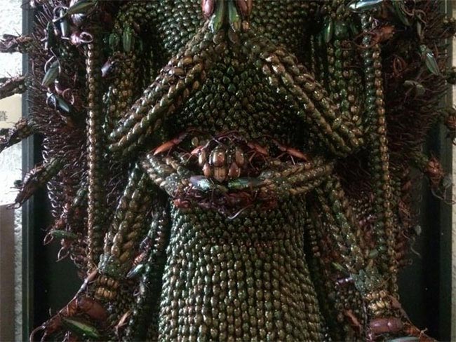 статуи из тысяч мёртвых жуков, скульптуры из тысяч мёртвых жуков, Йонджи Инамура, Yoneji Inamura