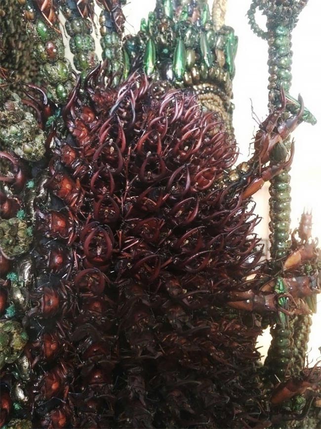 статуи из тысяч мёртвых жуков, скульптуры из тысяч мёртвых жуков, Йонджи Инамура, Yoneji Inamura