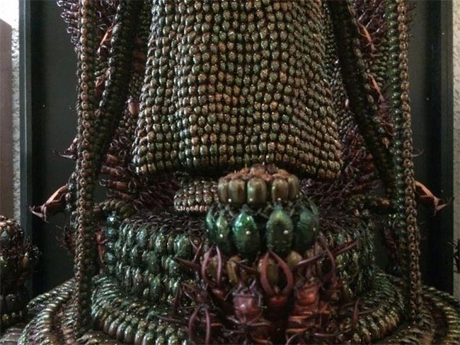 статуи из тысяч мёртвых жуков, скульптуры из тысяч мёртвых жуков, Йонджи Инамура, Yoneji Inamura