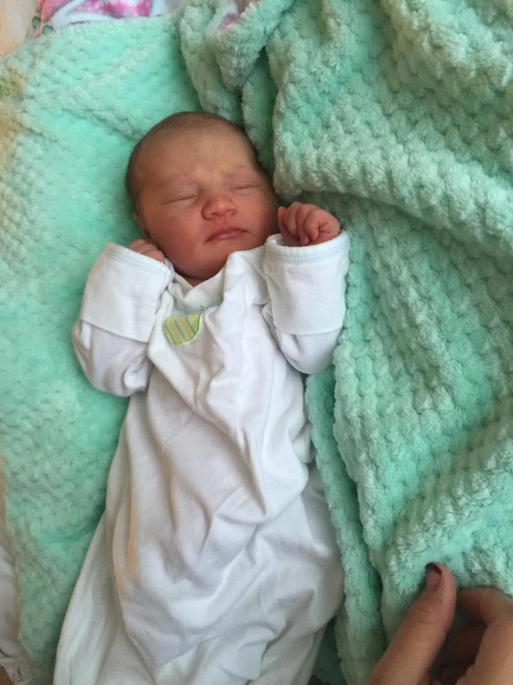 принял роды в костюме Джокера. доктор в костюме Джокера, врач принял роды в костюме Джокера