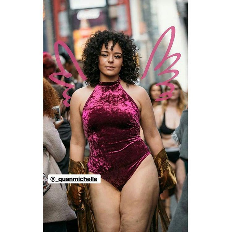 Модели в нижнем белье всех форм и размеров прошлись зимой по центру Нью-Йорка и вот почему модели разных размеров, модели в нижнем белье улицы Нью-Йорк, модели на улице нью-йорка, модели размера плюс в нижнем белье