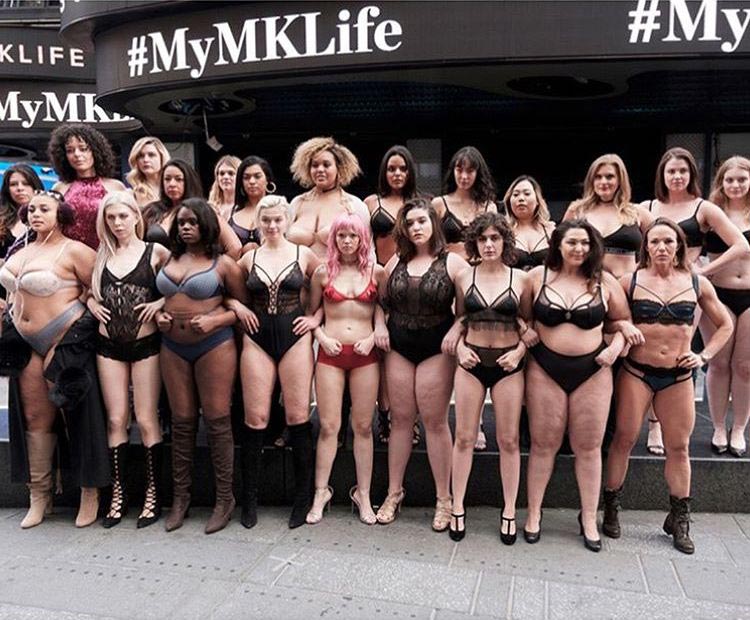 Модели в нижнем белье всех форм и размеров прошлись зимой по центру Нью-Йорка и вот почему модели разных размеров, модели в нижнем белье улицы Нью-Йорк, модели на улице нью-йорка, модели размера плюс в нижнем белье