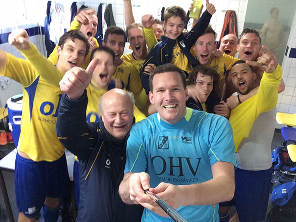 провальные селфи, смешные селфи от людей забывших проверить фон