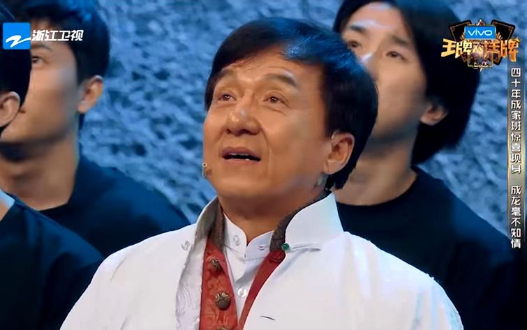 Джеки Чан не смог сдержать слёз, встретившись со своей первой командой каскадёров впервые за 40 лет Джеки Чан не смог сдержать слёз, Джеки Чан первая команда каскадёров