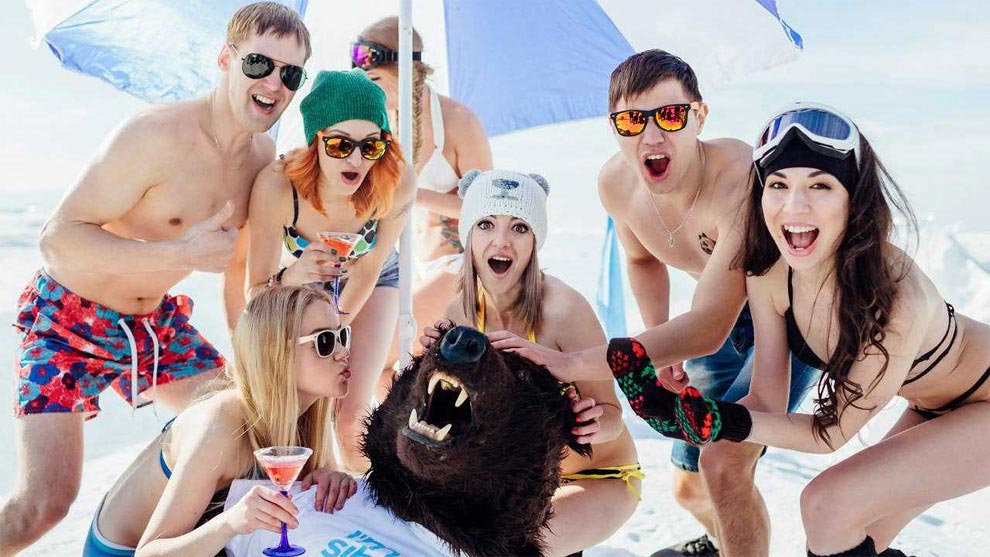 Я сибиряк — настоящая 'пляжная' вечеринка посреди сибирских снегов и замёрзшего Байкала фотограф Алексей Ловцов, I'm Siberian, Я сибиряк