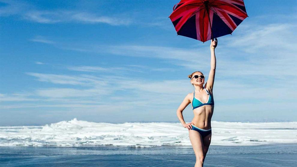 Я сибиряк — настоящая 'пляжная' вечеринка посреди сибирских снегов и замёрзшего Байкала фотограф Алексей Ловцов, I'm Siberian, Я сибиряк