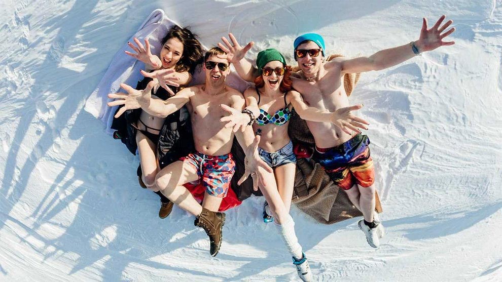 Я сибиряк — настоящая 'пляжная' вечеринка посреди сибирских снегов и замёрзшего Байкала фотограф Алексей Ловцов, I'm Siberian, Я сибиряк