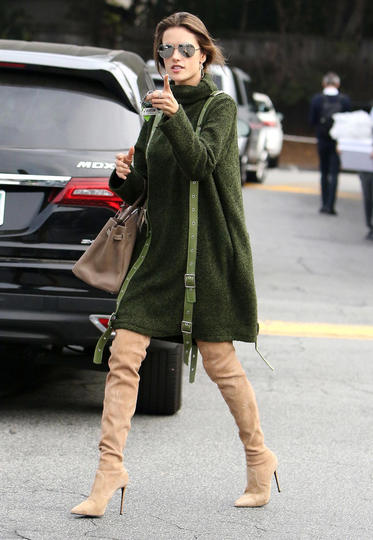 нелепые наряды звёзд, самые безвкусные наряды знаменитостей