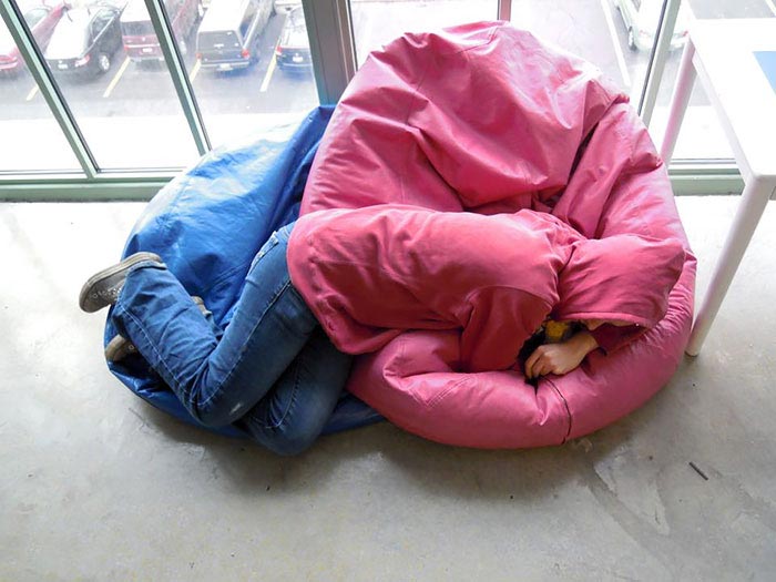 люди случайно слились со своим окружением, забавные совпадения