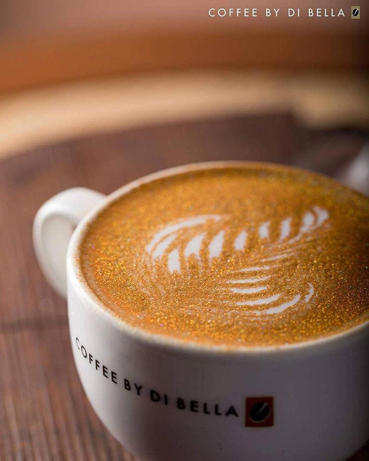 кофе с блёстками, кофе со съедобными блёстками, каппучино с блёстками, блёстки в кофе