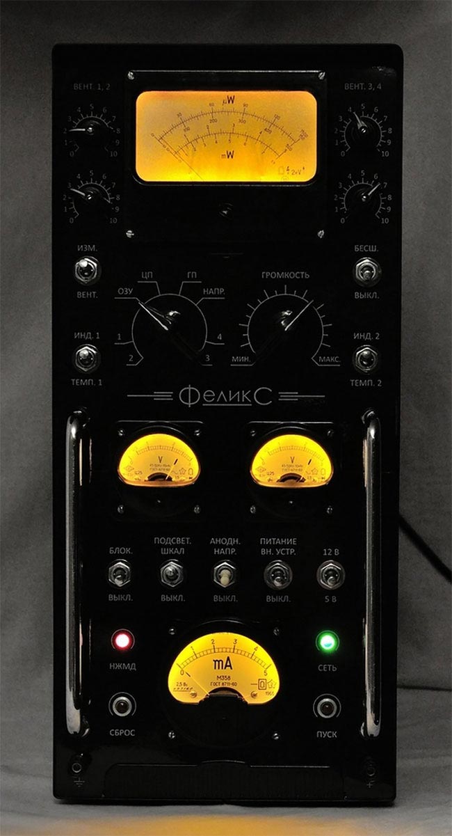 корпус компьютера из советских электронных запчастей, компьютерный корпус из советских электронных запчастей