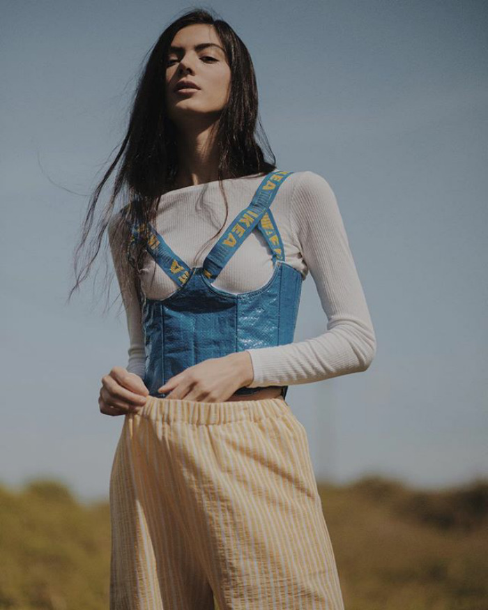 Люди делают одежду из 99-центовых сумок IKEA, и она выглядит действительно круто одежда из сумки Ikea, люди делают вещи из сумки икея за 99 центов