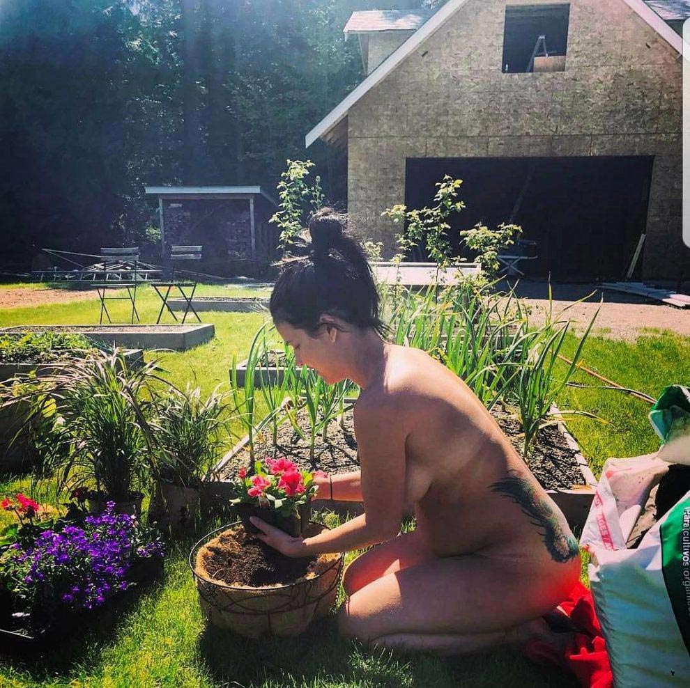 Всемирный день голого садовода, World Naked Gardening Day