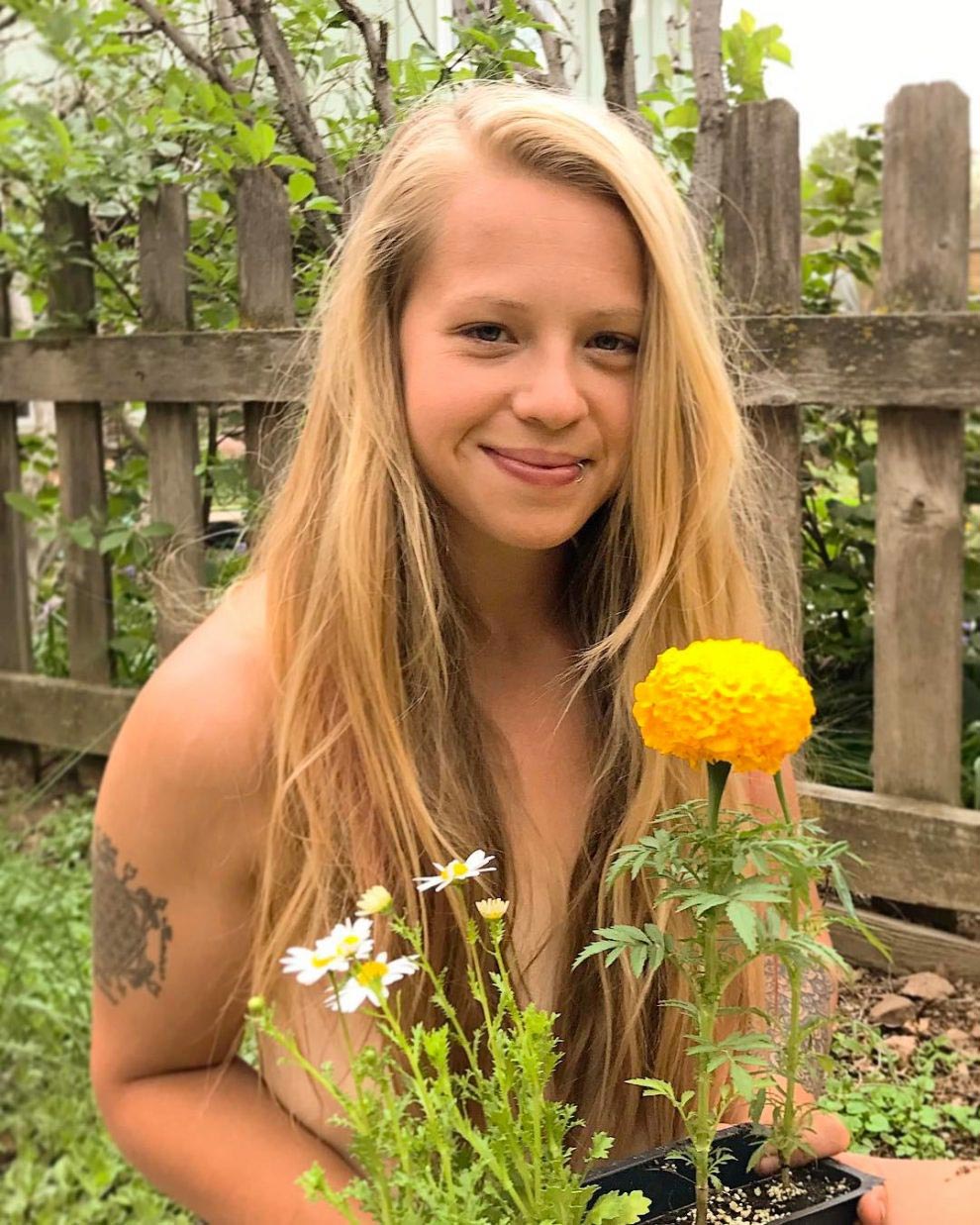 Всемирный день голого садовода, World Naked Gardening Day