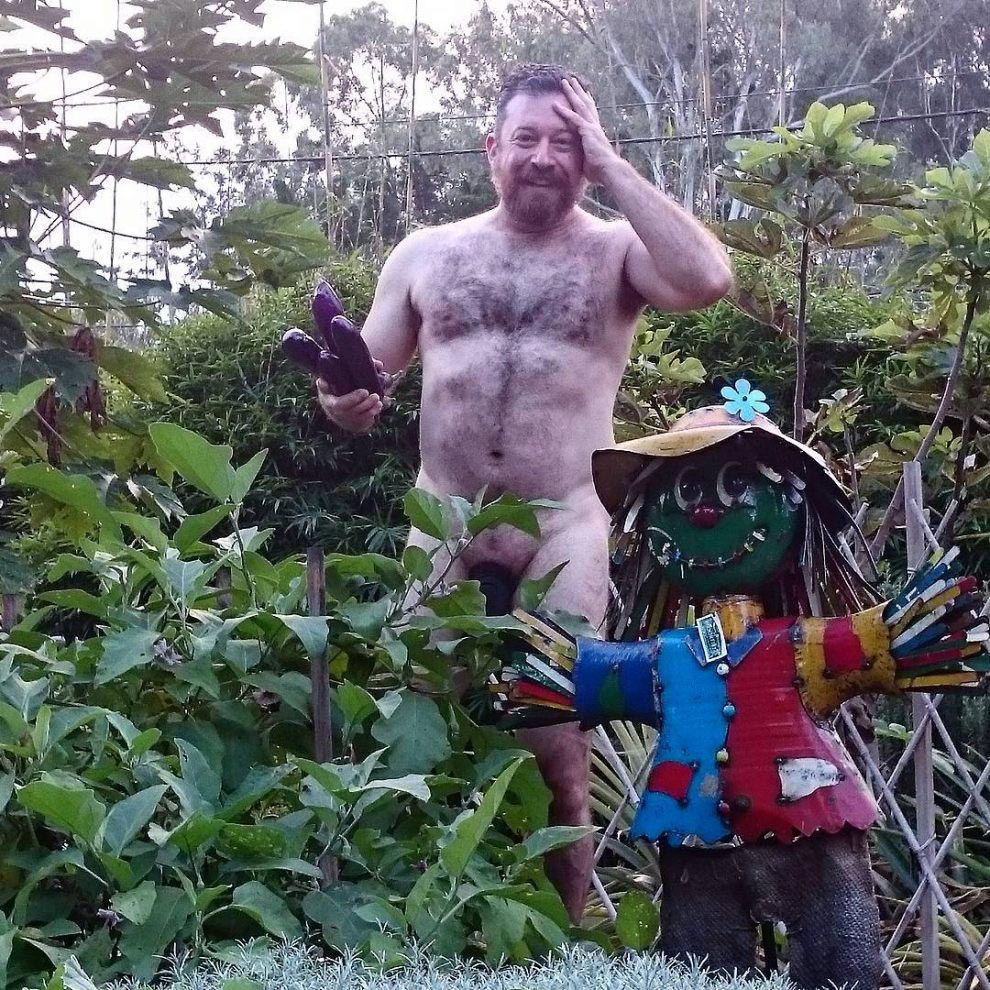 Всемирный день голого садовода, World Naked Gardening Day