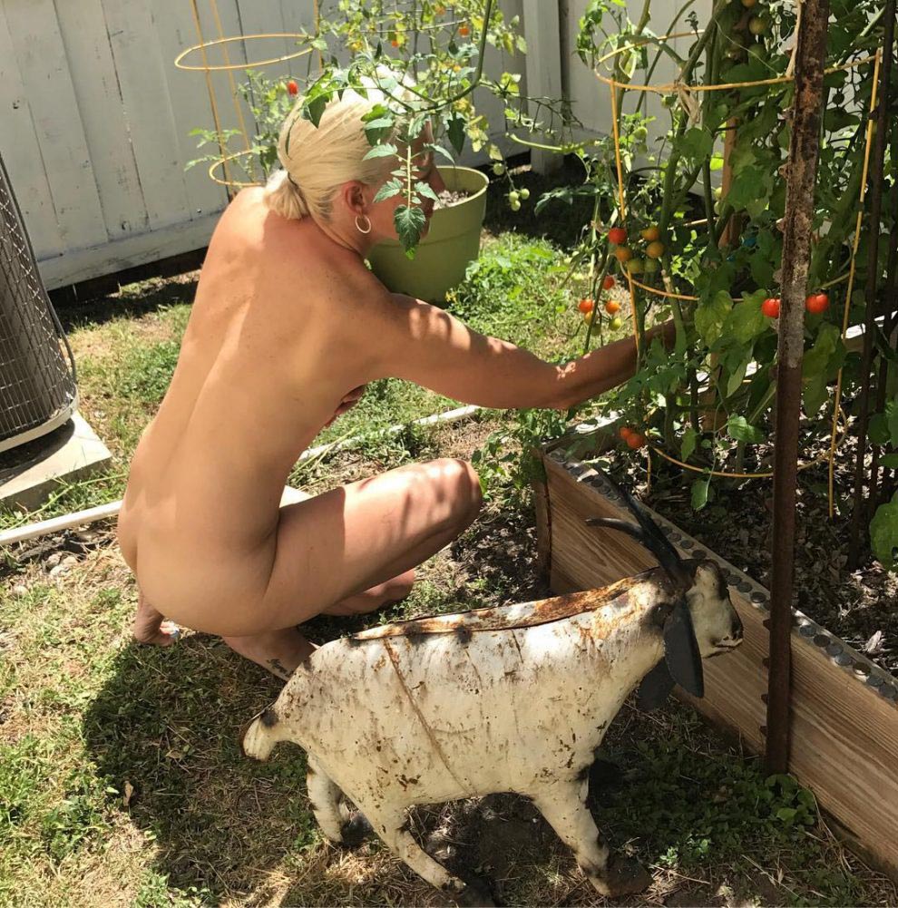 Всемирный день голого садовода, World Naked Gardening Day