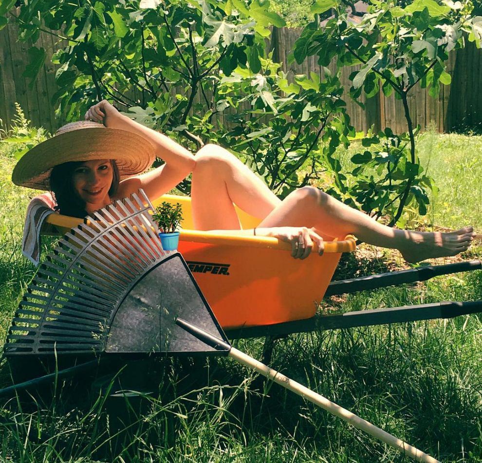 Всемирный день голого садовода, World Naked Gardening Day