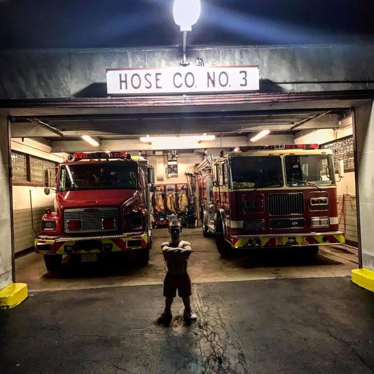 бодибилдер карлик, бодибилдер с карликовостью, качок карлик, маленький бодибилдер