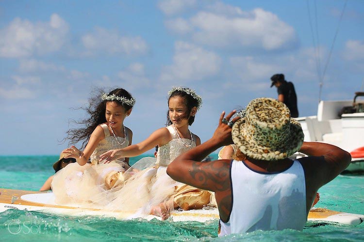 свадьба посреди океана, свадьба по пояс в воде