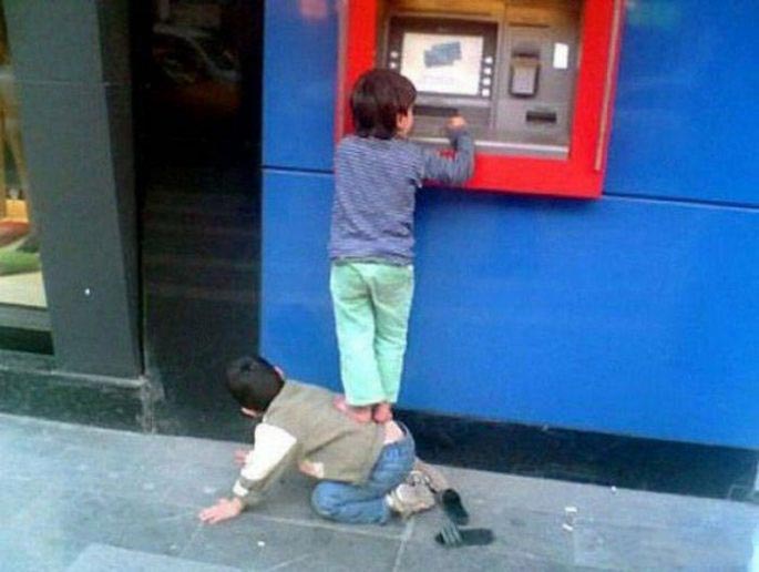 смешные фотографии банкоматов, смешные случаи с банкоматами, странные  банкоматы