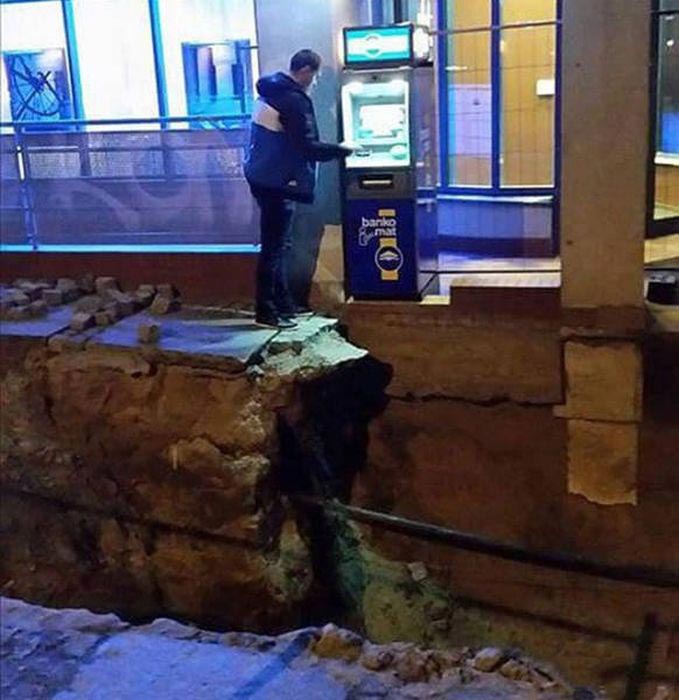 смешные фотографии банкоматов, смешные случаи с банкоматами, странные  банкоматы