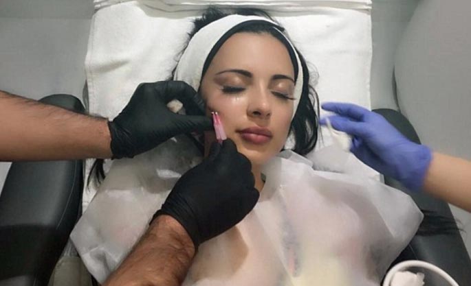 Эта бывшая модель потратила более $ 180 000, чтобы выглядеть как Ким Кардашьян Дженнифер Памплона, Jennifer Pamplona, пластические операции выглядеть как Ким Кардашьян, Селсо