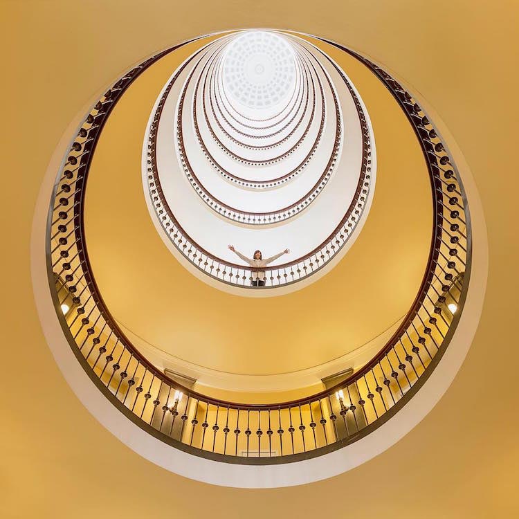 пара взаимодействует с архитектурой, Анна Девис, Даниэль Руэда