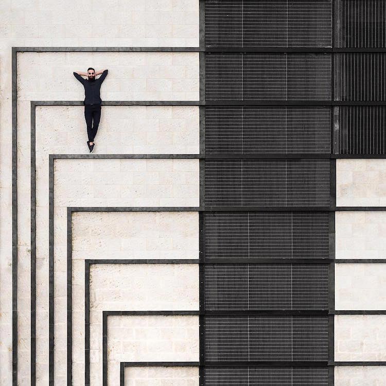 пара взаимодействует с архитектурой, Анна Девис, Даниэль Руэда