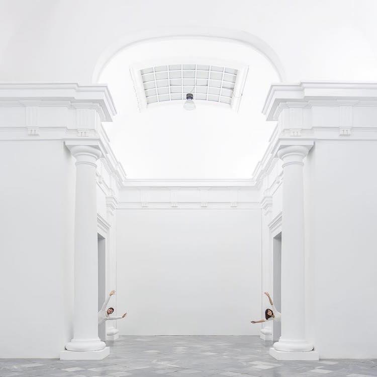 пара взаимодействует с архитектурой, Анна Девис, Даниэль Руэда