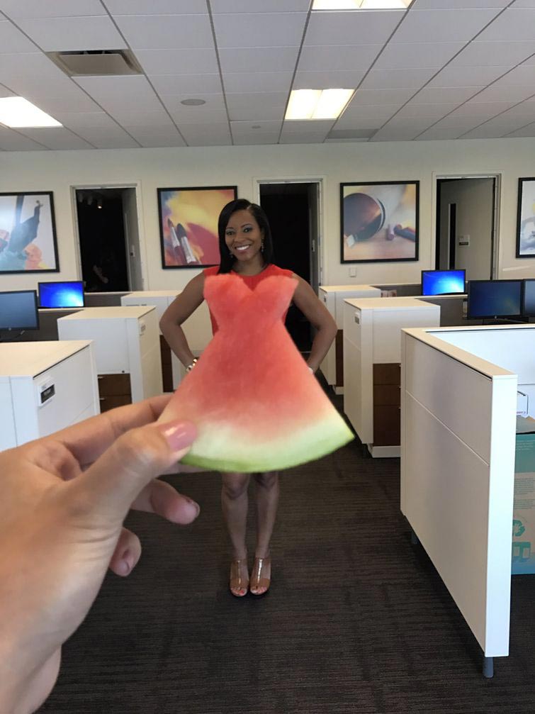 Платья из арбуза — освежающий летний тренд, захлестнувший соцсети платья из арбуза, watermelon dress, одежда из арбуза