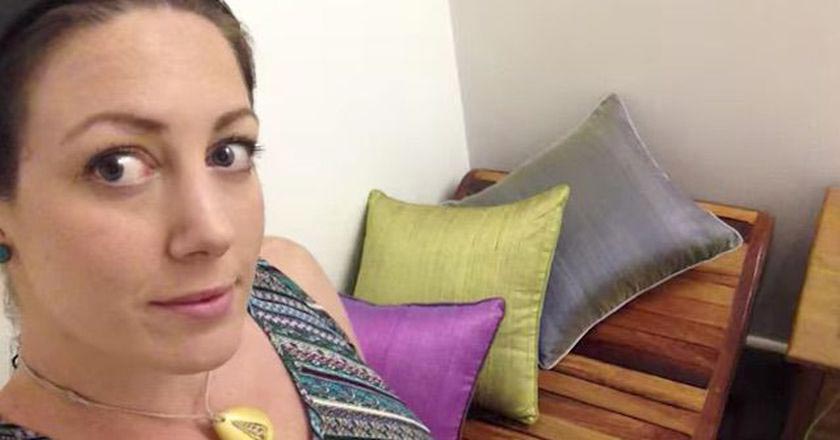 девушка носила обручальное кольцо за год до предложения, спрятал кольцо в подвеске, тайник в подвеске кольцо