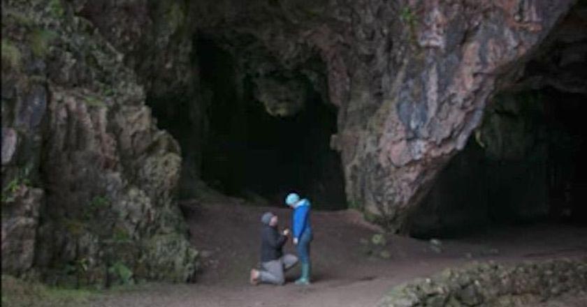 девушка носила обручальное кольцо за год до предложения, спрятал кольцо в подвеске, тайник в подвеске кольцо