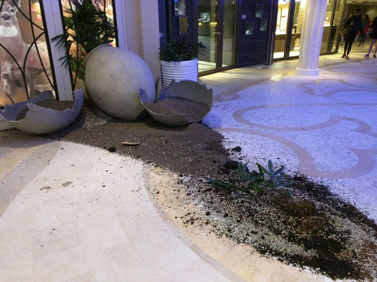 Тревожное видео, показывающее как выглядят 9-метровые волны в шторм изнутри круизного лайнера 9-метровые волны изнутри лайнера, шторм изнутри лайнера, Anthem of the Seas