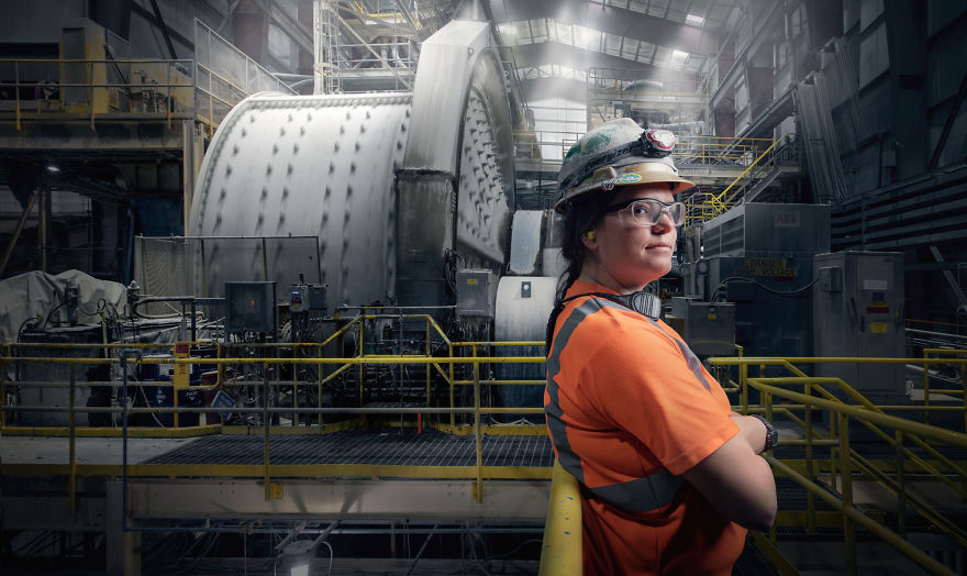 женщины за тяжёлой работой, женщины за мужской работой, Крис Крисман