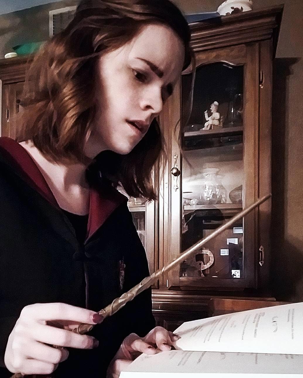 Кари Льюис — двойник Эммы Уотсон, которая даже не подозревала о своем невероятном сходстве с Гермионой Кари Льюис, Kari Lewis, двойник Эммы Уотсон, косплей Гермиона, похожа на Гермиону