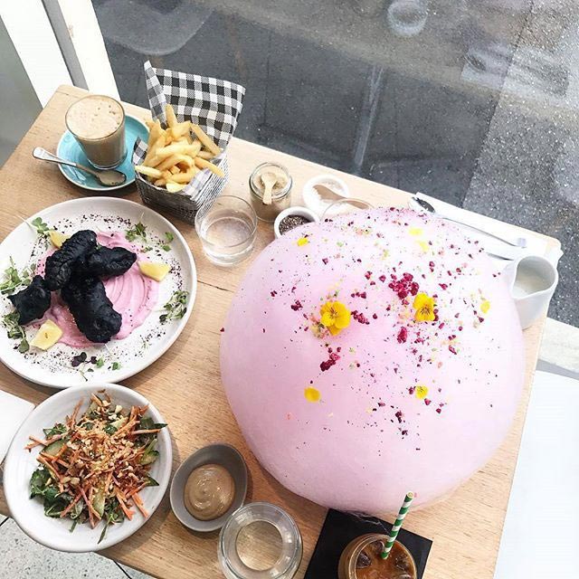 Нет, это не какашки, и это действительно можно есть рыба и чипсы с активированным углём, activated charcoal fish and chips, еда с активированным углём