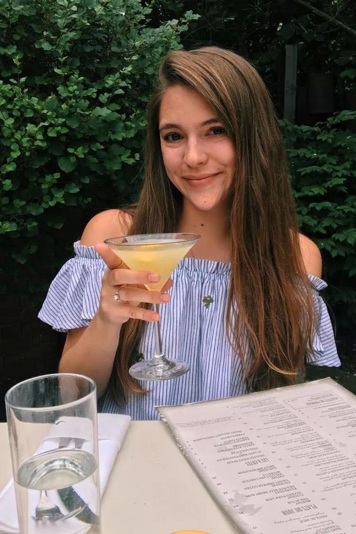 пара придумывала оправдания не видеться, 3 года переписывались в Tinder, шуточная переписка Tinder