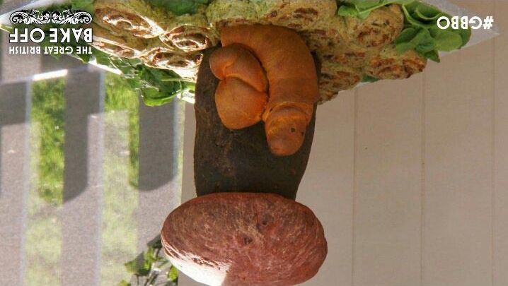 Пенис или улитка? Участник передачи о выпечке заставил судей биться в истерике пенис или улитка, хлеб в виде пениса, хлеб в форме пениса, улитка, похожая на пенис