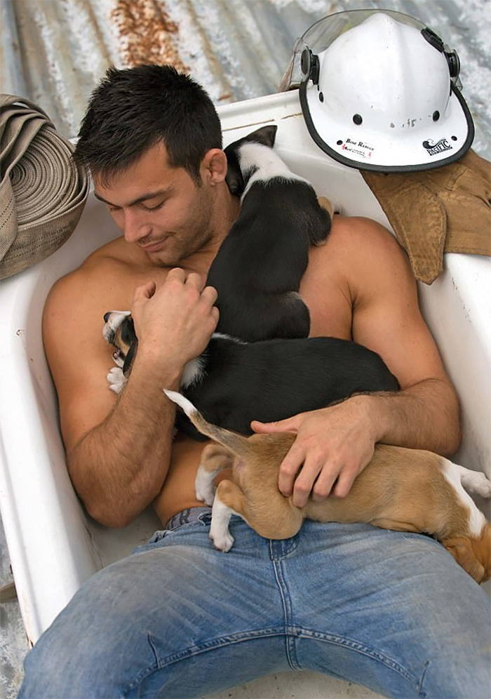 Австралийские пожарные разделись для благотворительности, пожарные разделись для благотворительного календаря