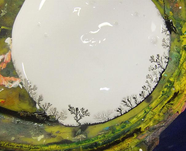 пятна от жидкости, пятно похожее на, пятна похожие на нечто другое