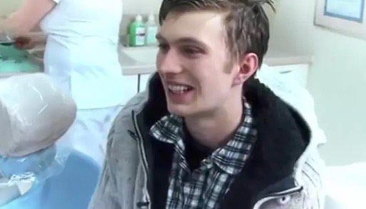 Вот как будут выглядеть зубы, если не чистить их 20 лет парень не чистил зубы 20 лет, что будет если не чистить зубы 20 лет