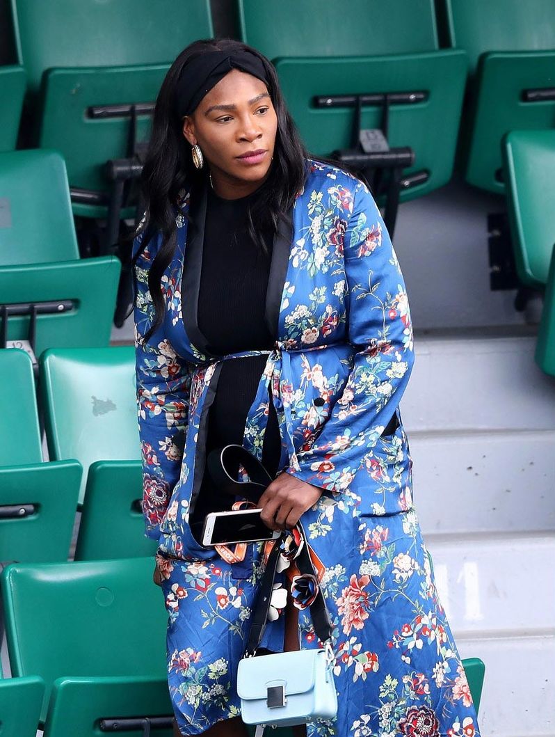 нелепые наряды звёзд, самые безвкусные наряды знаменитостей