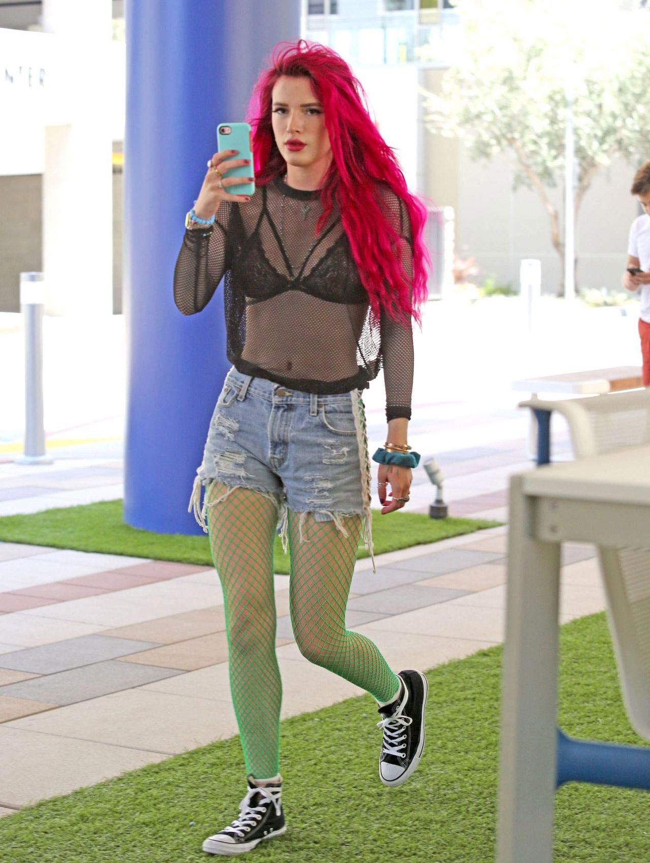 нелепые наряды звёзд, самые безвкусные наряды знаменитостей