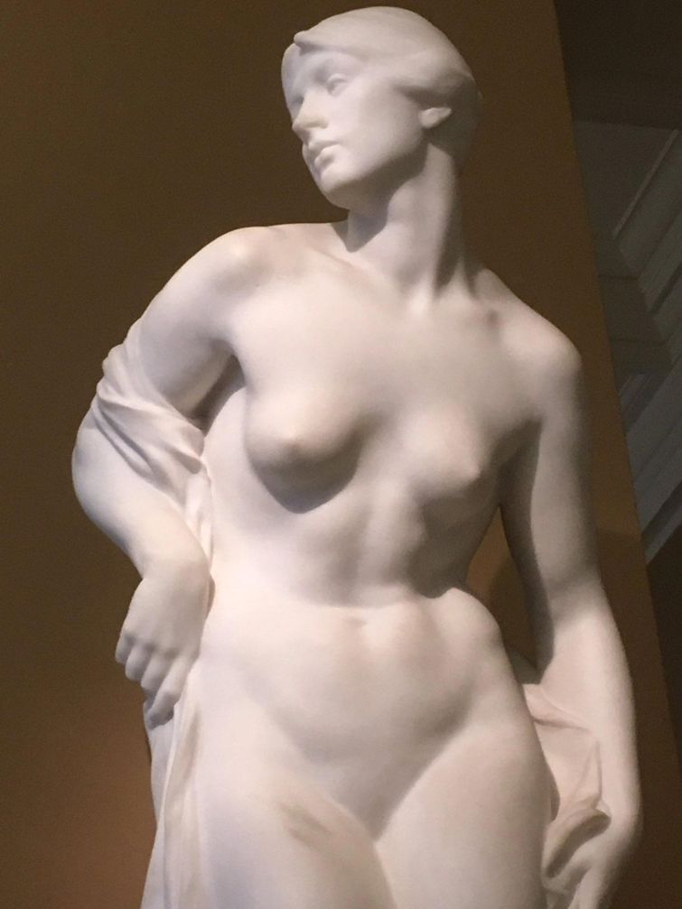 кормила грудью в музее, сотрудники музея попросили перестать кормить грудью, прикрыть грудь во время кормления