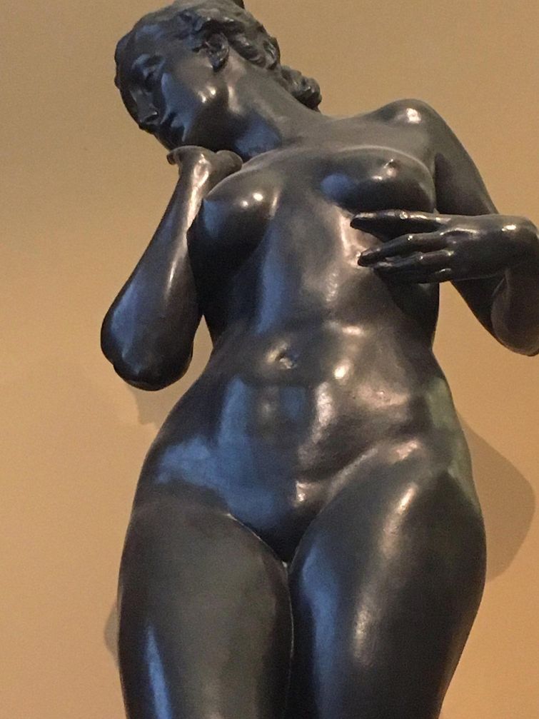 кормила грудью в музее, сотрудники музея попросили перестать кормить грудью, прикрыть грудь во время кормления