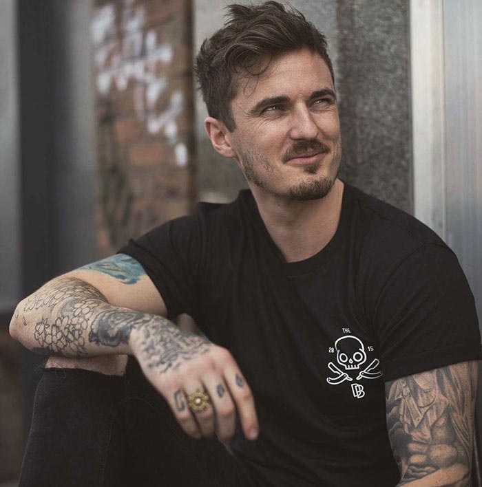 Девушка хотела перекрыть свои шрамы татуировками но все мастера отказывали ей,  Ифа Ловетт, Aoife Lovett