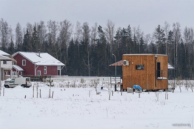 Белорусская семья живет в крошечном удивительном доме общей площадью 16 кв.м Белорусская семья живет в крошечном доме, Семья Белоруссия маленький дом, дом 16 кв.м