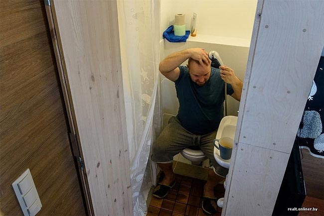 Белорусская семья живет в крошечном удивительном доме общей площадью 16 кв.м Белорусская семья живет в крошечном доме, Семья Белоруссия маленький дом, дом 16 кв.м